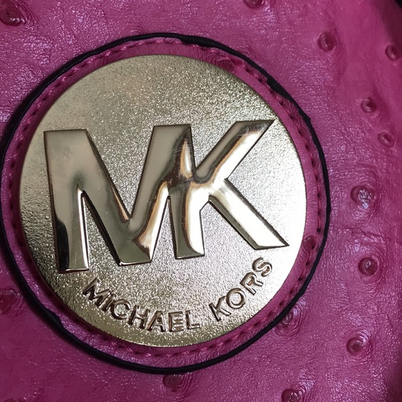 Michael Kors Pink Textured Handbag - Large - Picture 3 of 9